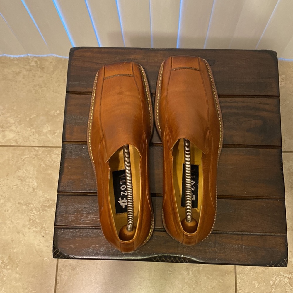 Mens brown leather loafers with shoe stretcher included - Picture 10 of 11